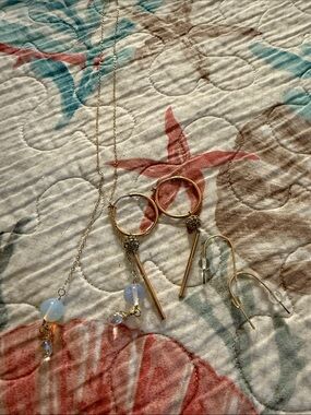 Gold-Tone Hoop & Pendant Jewelry Set with Opalescent Beads